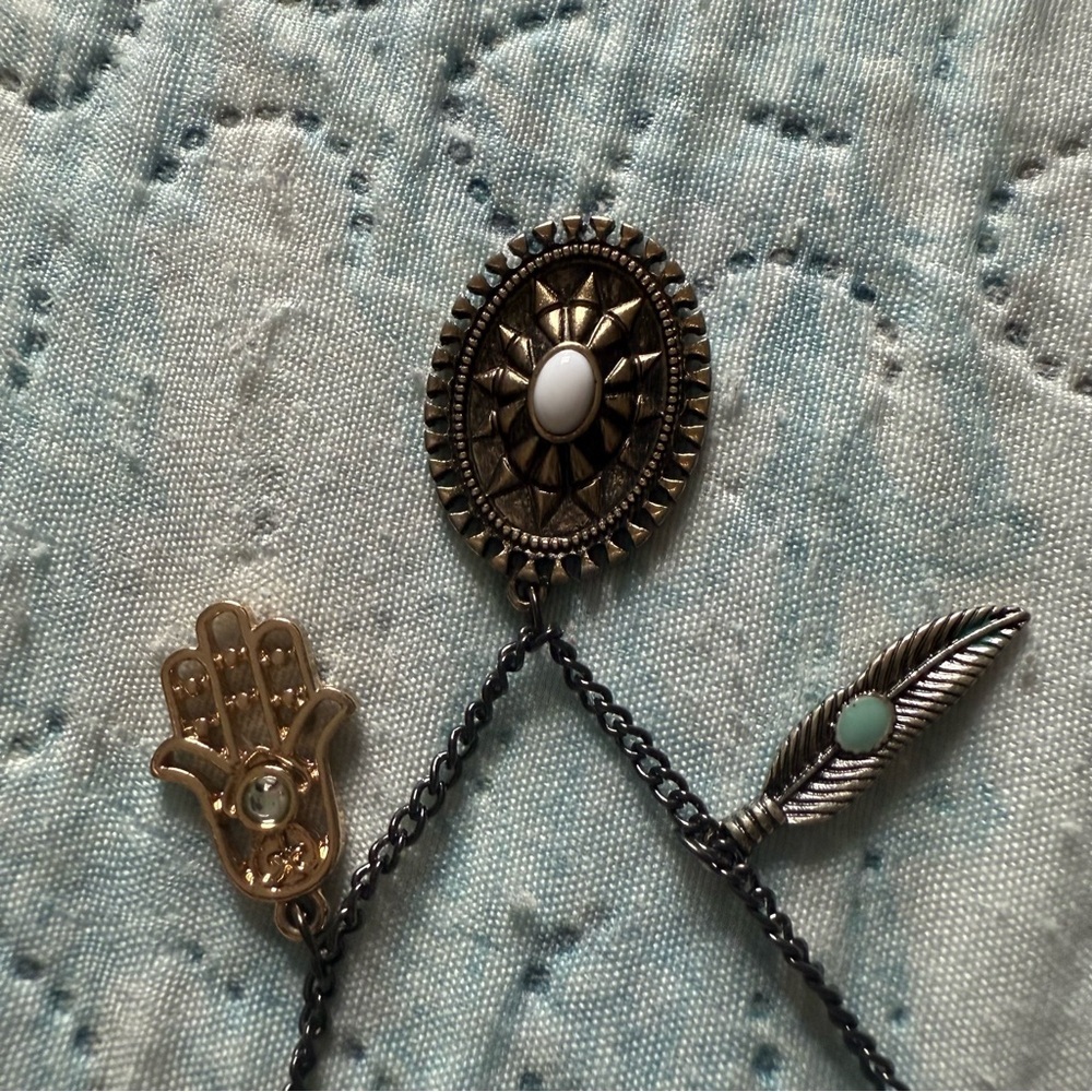 Elegant Multi-Charm Bracelet in Black and Gold - Picture 5 of 9